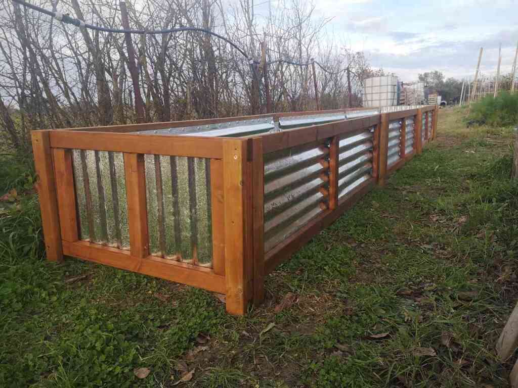 Copia di Consigli e trucchi per realizzare un orto rialzato duraturo con lamiera ondulata e legno 